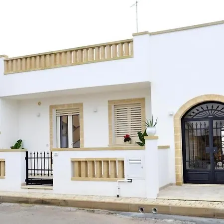 La Fermata Del Bus Apartment Ugento Exterior photo